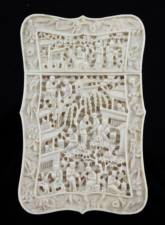 A Chinese export ivory serpentine shaped card case, 19th century, 11.5cm